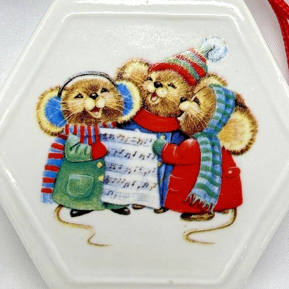 Vintage Christmas Memories Porcelain Pomander Ornament 3 Mice Caroling‎ - 1980s - Picture 2 of 7